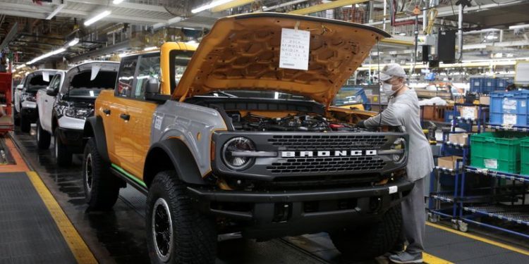 NHTSA closes probe into more than 411,000 Ford vehicles due to loss of power