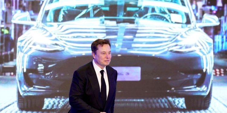 Musk now says it’s ‘pointless’ to build a $25,000 Tesla for human drivers