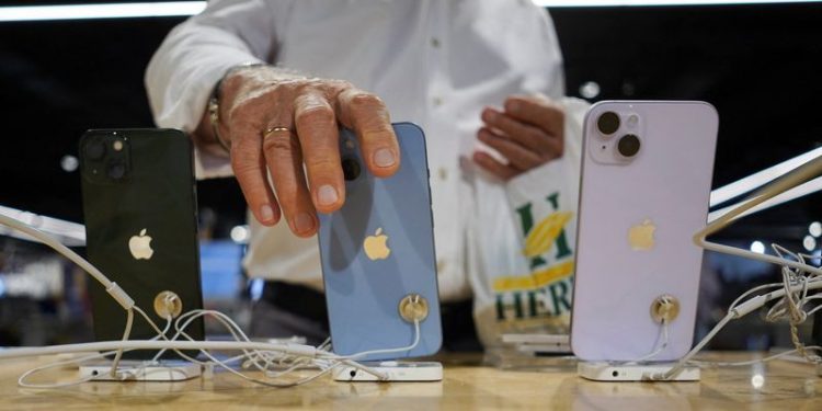 EU calls on Apple to stop geo-blocking practices on Apple Media Services