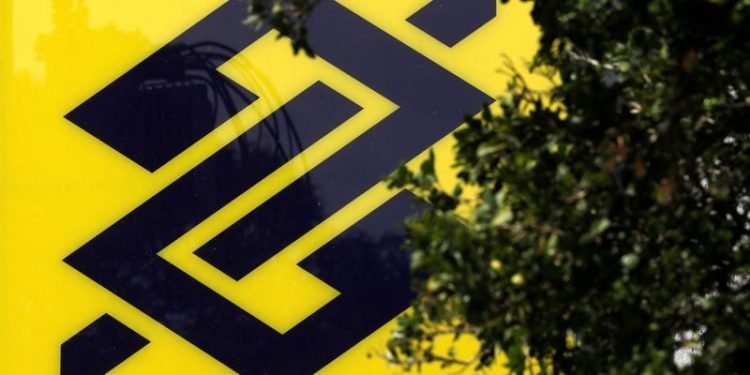 Lender Banco do Brasil posts 8% profit increase, higher loan-loss outlook