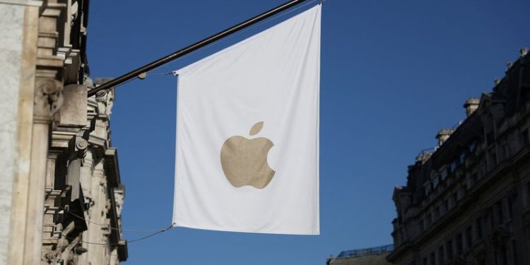 UK consumer group takes on Apple over iCloud service