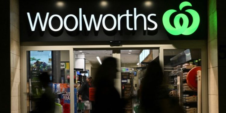Aussie law firm takes Woolworths, Coles to court over dodgy discount claims