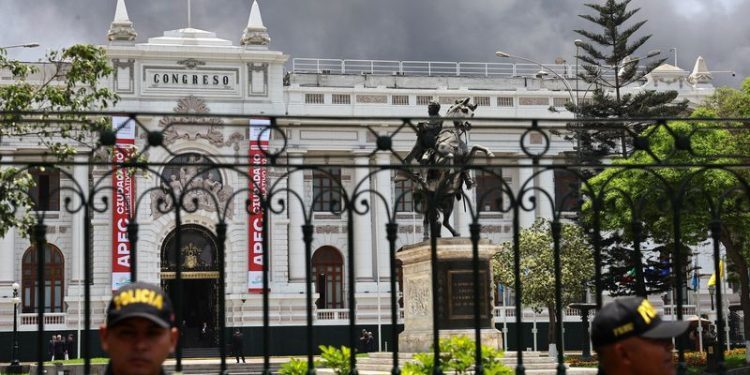China’s Xi arrives in Lima for APEC, to open Pacific megaport