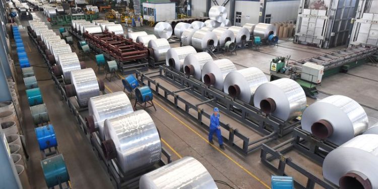 Analysis-New alumina supplies in 2025 poised to rupture record price rally