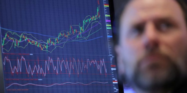 Global equity funds see biggest weekly inflows in over a decade