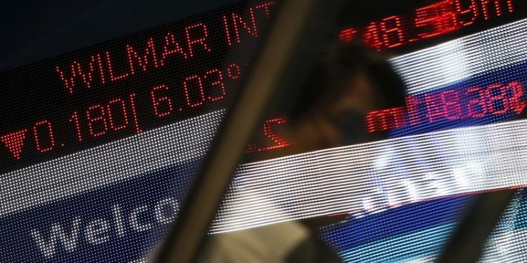 EM stocks rally; Manila, Bangkok up on rate-cut bets