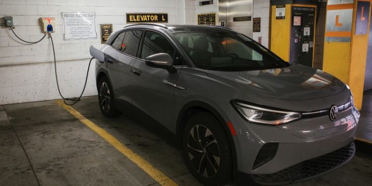 Automakers urge Trump to preserve EV tax credits, boost self-driving cars