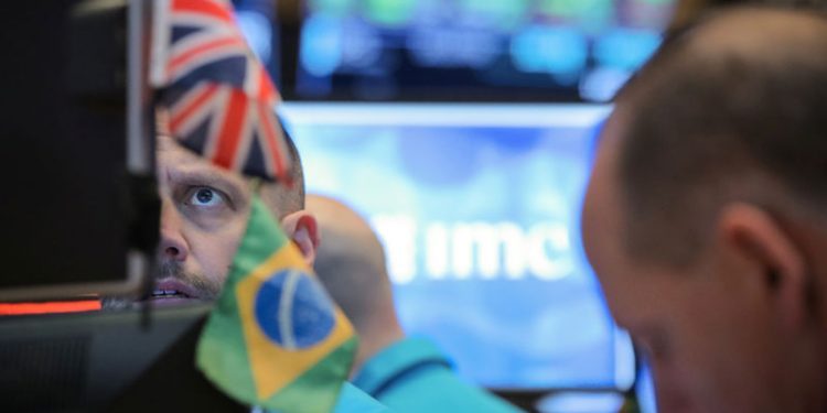 Brazil stocks lower at close of trade; Bovespa down 1.59%