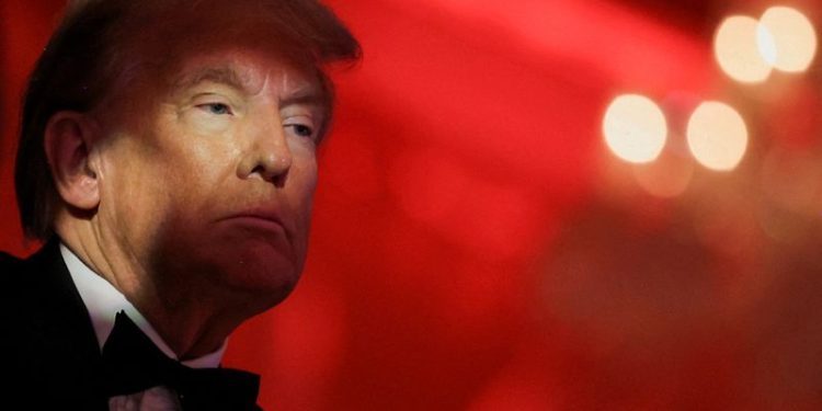 Dollar rallies, stocks retreat after Trump vows tariffs