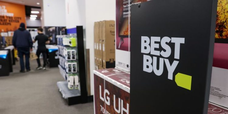 Best Buy annual forecasts take a knock from weak electronics demand