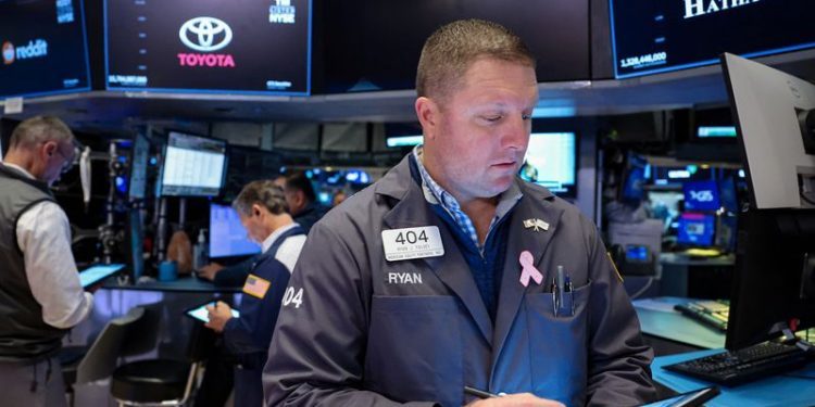 Futures dip as caution prevails ahead of inflation data