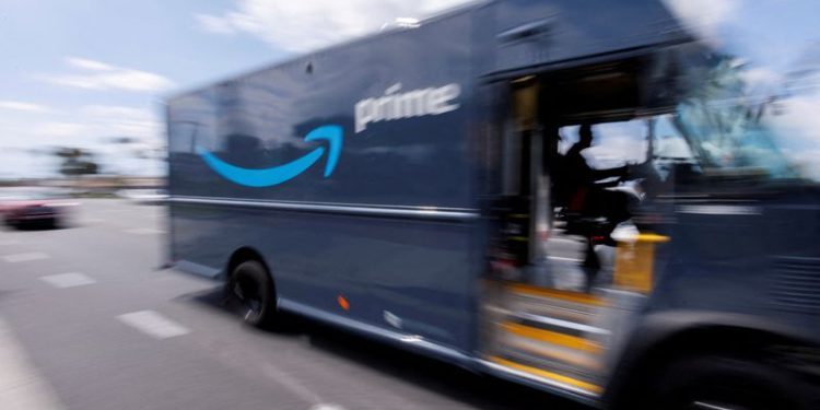 Sofas become points of purchase as Americans shop with their phones on Thanksgiving