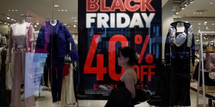 Retailers brace for Black Friday amid shorter selling season, cautious shoppers