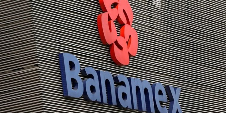 Citigroup nears Mexican consumer bank spinoff, WSJ reports