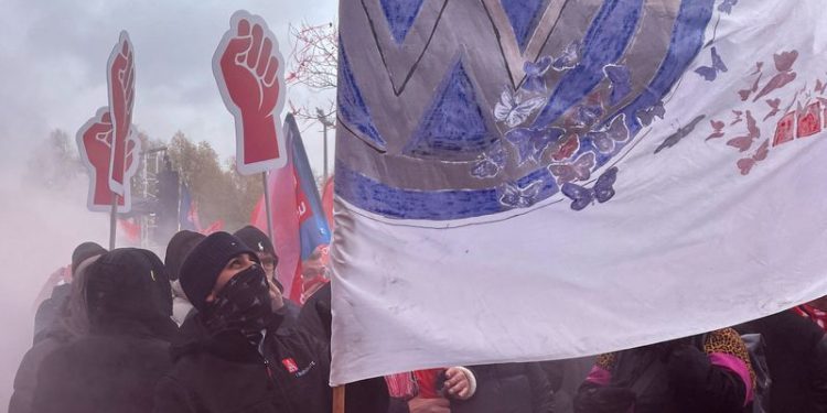 Volkswagen brushes off union’s cost savings proposals