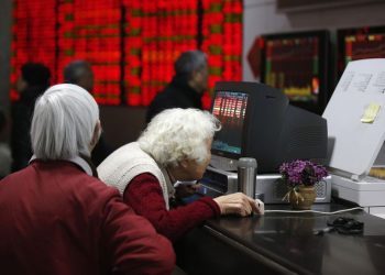 Asia FX slips ahead of Fed rate decision, dollar remains near 3-week high