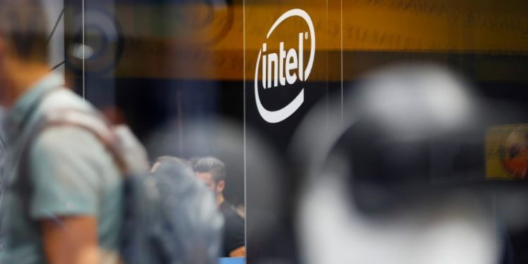 Intel shares fall post disappointing investor update