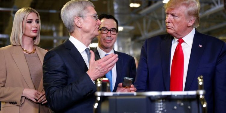 Apple CEO Tim Cook to meet with Trump on Friday