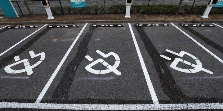 Europe’s carmakers discount EVs, hike petrol car prices as new emissions rules loom