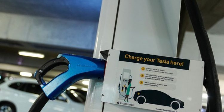 US government agencies fail to meet fleet EV targets, GAO report says