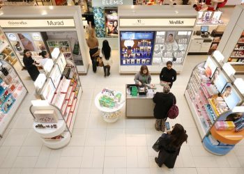 UK retail sales edge up by 0.2% in November