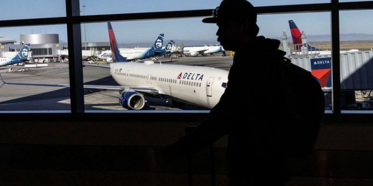 US government shutdown could cost travel sector $1 billion per week, disrupt holiday travel