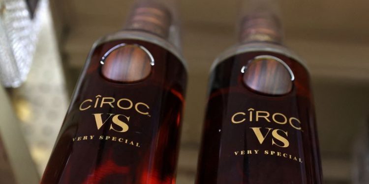 Shrinking US bar tabs signal little festive cheer for liquor makers