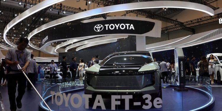 Toyota global production down for 10th month despite rising sales