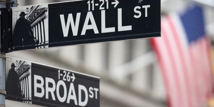 Futures lower in holiday-thinned trading