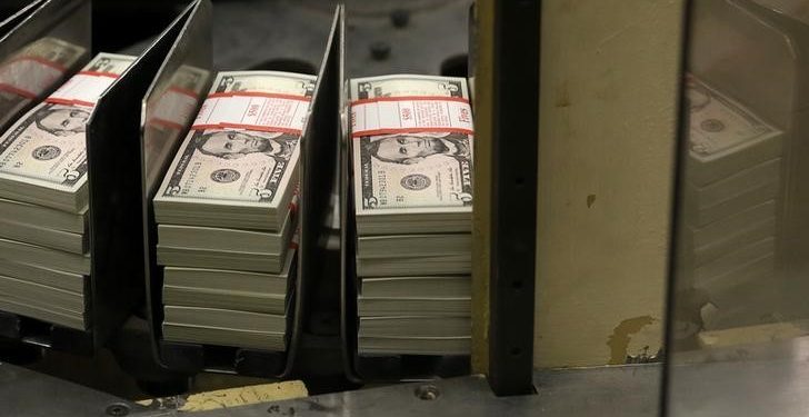 Dollar edges lower as yields slips; hefty annual gain likely