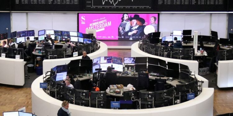 France’s CAC 40 finishes choppy session unchanged as investors brace for government collapse