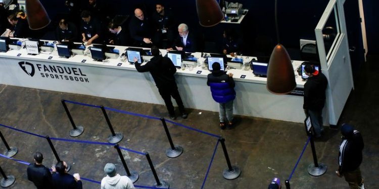 Two US senators seek antitrust probe of DraftKings, FanDuel