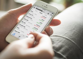 Swedish krona strengthens as Riksbank adopts cautious policy; Norwegian krone stable before rate decision