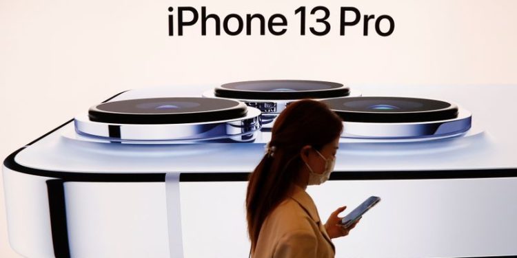 Why this analyst thinks Apple stock has ‘a difficult set-up for January’