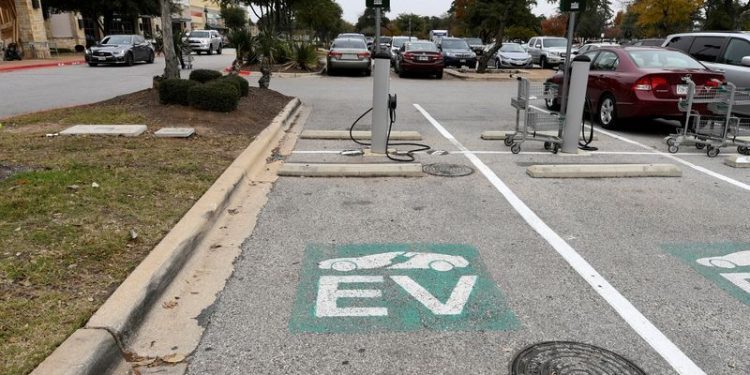 Canoo cut at Stifel on liquidity risks