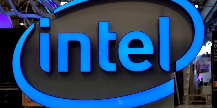 Intel adds two former semiconductor chiefs to board