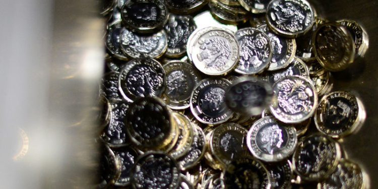 UBS notes hedge funds sell GBP amid UK fiscal worries