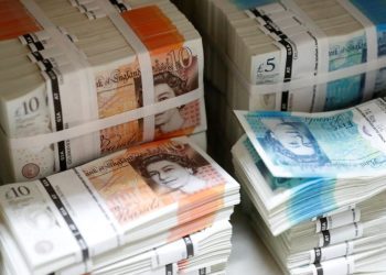 Sterling slumps to new low; gilt yields soar