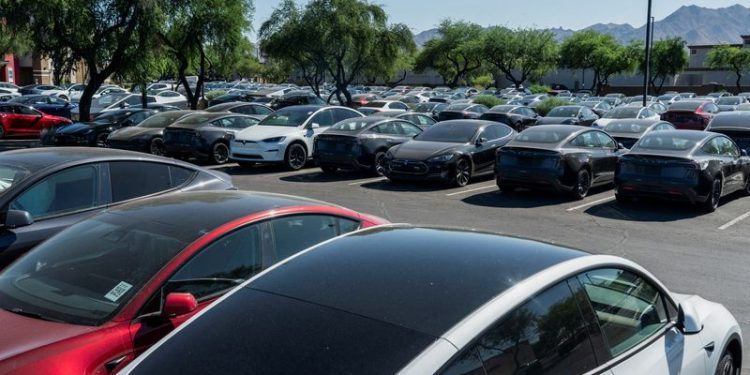 Consumers boosted 2024 U.S. new-car sales to five-year high