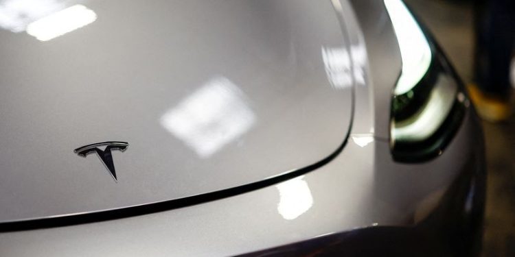 Automakers to pool CO2 emissions with Tesla, Polestar to meet EU 2025 rules