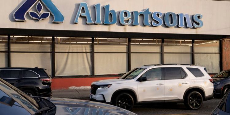 Albertsons raises profit forecast as it moves on from Kroger