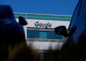 Google must face mobile phone privacy class action, possible trial