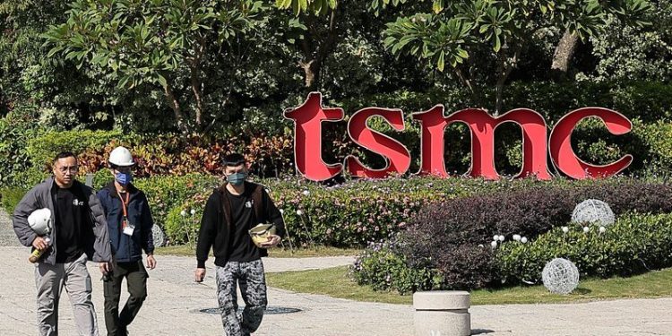 TSMC’s fourth-quarter revenue handily beats market forecast