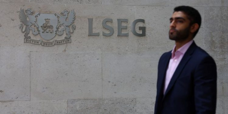 Surging bond yields push UK midcaps to biggest weekly drop in over a year