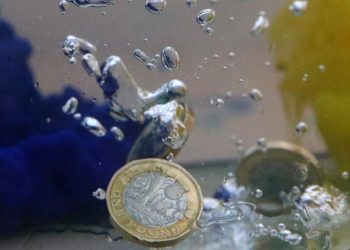 Trader confidence in sterling takes a dive on bond market turmoil