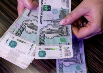Russian rouble slips as oil price and forex action limit sanctions impact