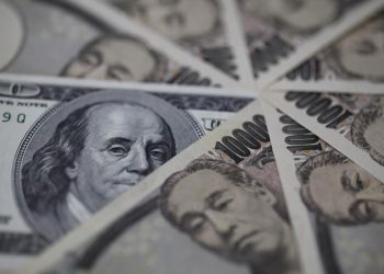 Asia FX muted as dollar stays near 2-yr peak amid rates, tariffs speculation