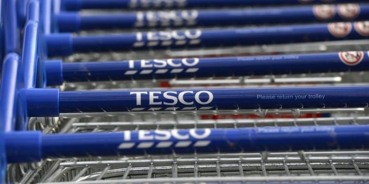 Tesco sees strong Christmas sales, maintains guidance
