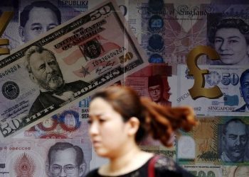 Sterling falls more, Deutsche Bank recommends selling