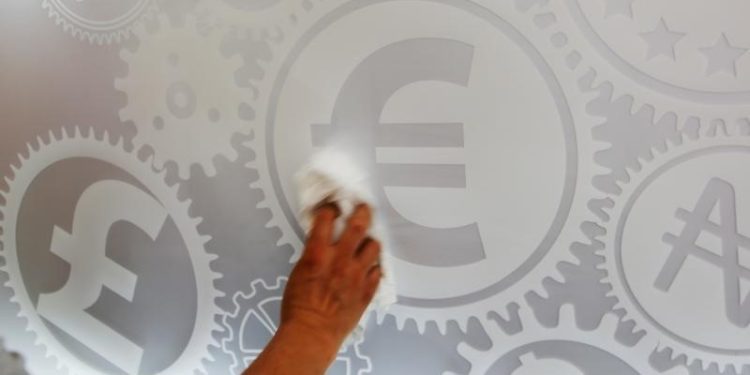 British pound slides amidst rising gilt yields and fiscal concerns